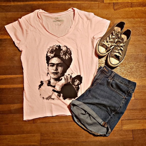 Frida Tops - 🖤BOGO FREE❤ Frida and Monkey V-Neck Tee